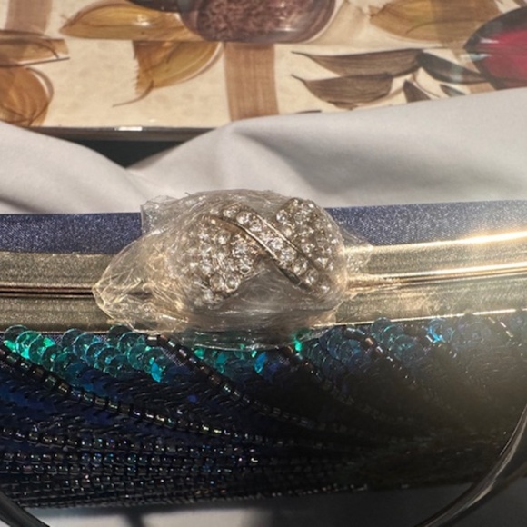 Stunning BRAND NEW NEVER USED Peacock Sequin Cocktail Purse! - Picture 8 of 16